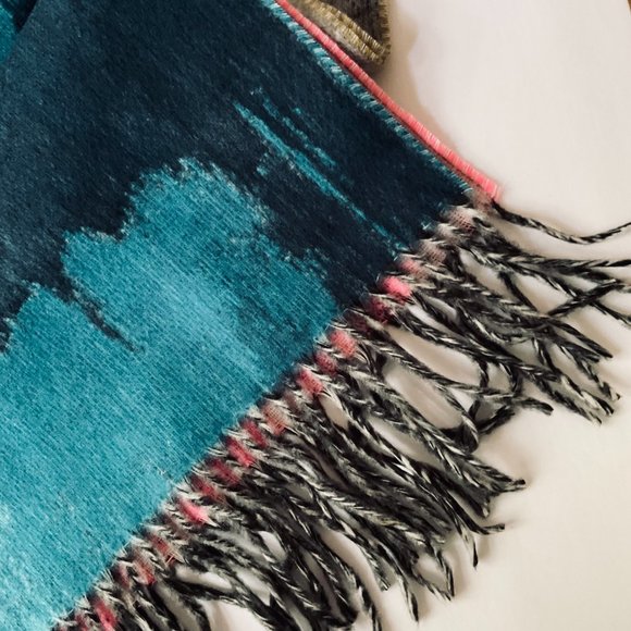 FRAAS Women's Reversible Fringed Cashmink Scarf/Wrap NWOT - Picture 4 of 8